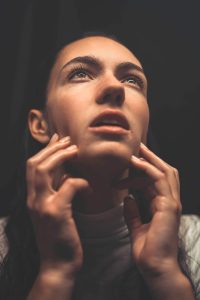 dolor mandibular ansiedad, sensacion cara acorchada, parestesia facial, parestesia por ansiedad, se me duerme la cara